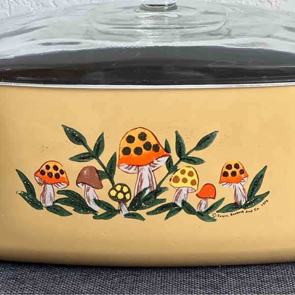 Vintage Merry Mushroom Enamel Pot with Clear Glass Lid Sears Roebuck Co. 1976 - Picture 3 of 13